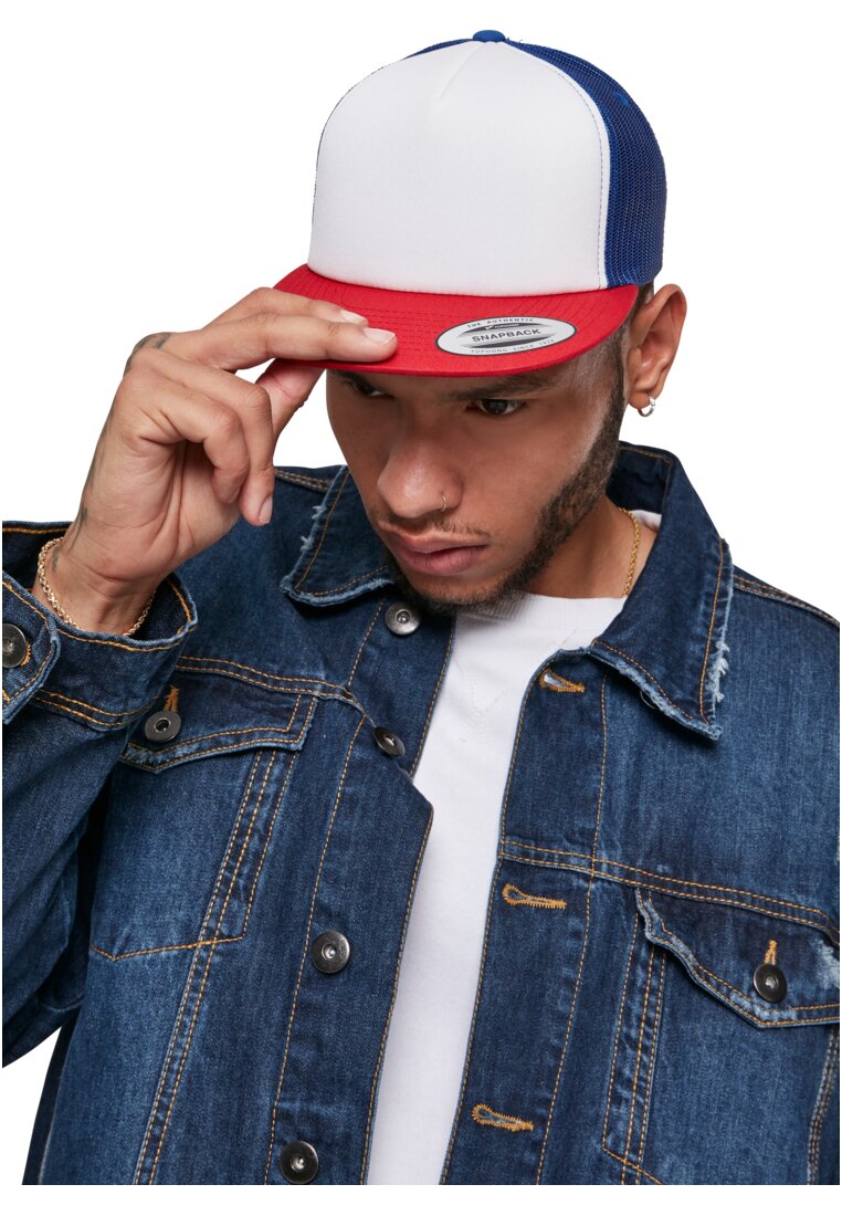 Flexfit Trucker Cap mit weißem Schwammfrontpanel Detail Model